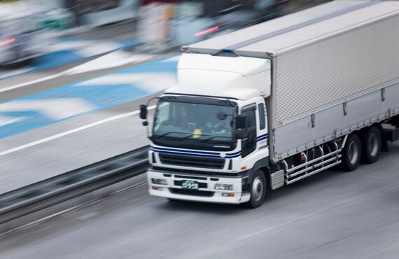 中型タイプの４ｔトラックをサポート | 購入から修理までトラックのことなら八尾市のMAVIS